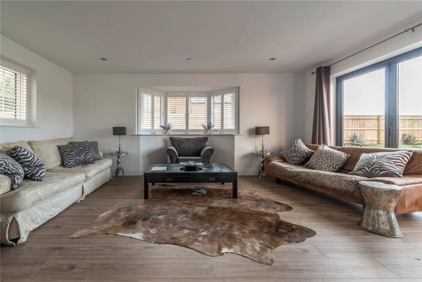 4 bedroom detached house to rent - Photo 1