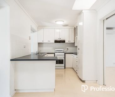 Spacious 3-Bedroom Home Opposite Park - Photo 6