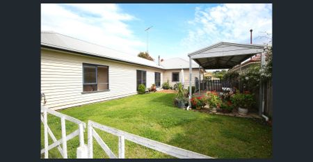 Short term rental in Convenient East Geelong - Photo 2