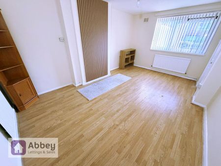 2 bedroom end of terrace house to rent - Photo 2