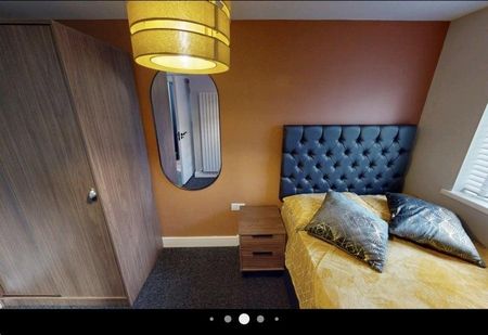 1 bedroom in a house share to rent - Photo 2
