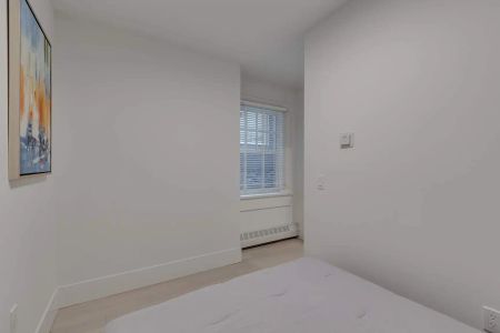 The Normandie - 1425 Haro — Low Rise Apartment - Photo 5