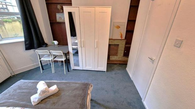 9 bedroom house share to rent - Photo 1