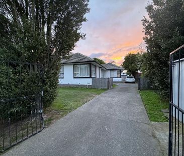 Fully fenced and gated family close to Hornby mall - Photo 1