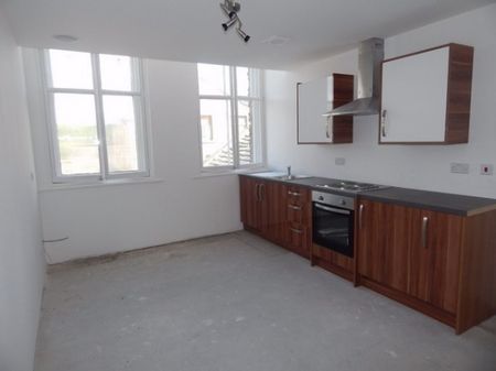 3 Bed - Fitzwilliam Street, Huddersfield - Photo 4