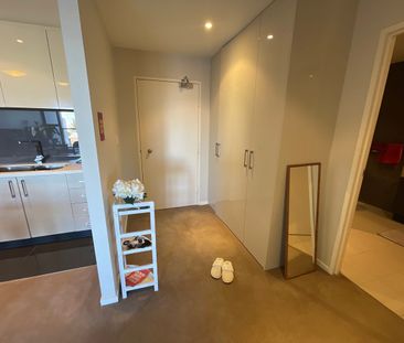 Spacious One Bedder, with large balcony & Car-space - Photo 2