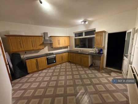 3 bedroom end of terrace house to rent - Photo 4