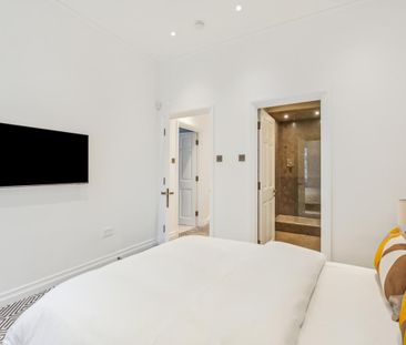 2 bedroom maisonette in Hyde Park - Photo 4