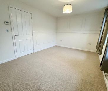 2 bedroom end of terrace house to rent - Photo 3