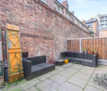 A good size one bedroom in a red brick mansion block with a private... - Photo 6