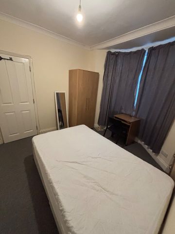 Room in a Shared House, St. Martins Place, BN2 - Photo 5