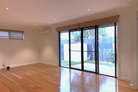 Unit 2/11 Barrina Street, - Photo 2