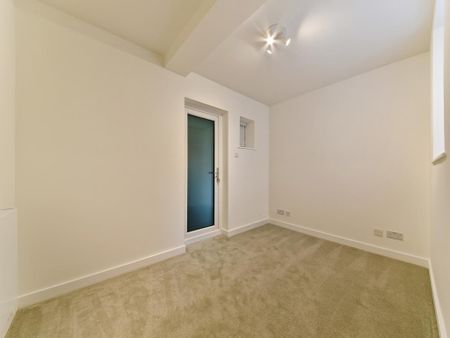 3 bedroom apartment to rent - Photo 4
