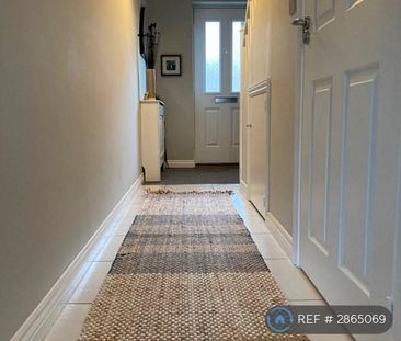 3 bedroom semi-detached house to rent - Photo 5