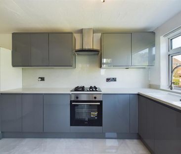 4 bedroom semi-detached house to rent - Photo 4