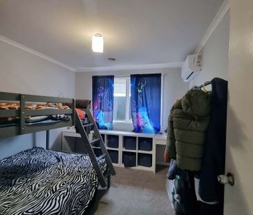 Hallam - Photo 4