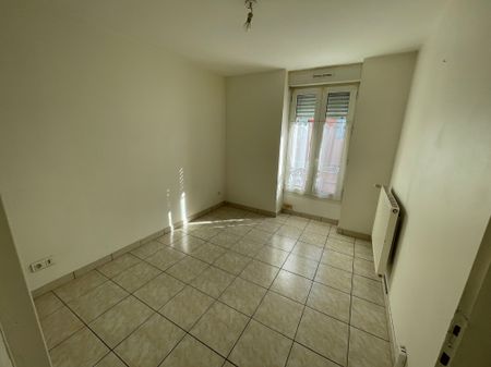 Location Appartement 2 pièces 40m² ROMANS SUR ISERE 26100 - Photo 3