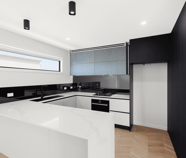 LUXURY TOWNHOUSE - Call for an inspection - Photo 6