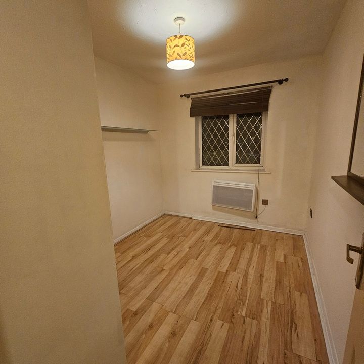 1 Bed Flat, Heathfield Drive, CR4 - Photo 1