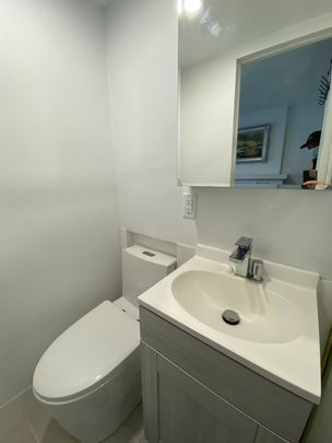 For Lease - 2518 Lake Shore Boulevard, Toronto, Ontario - Photo 1