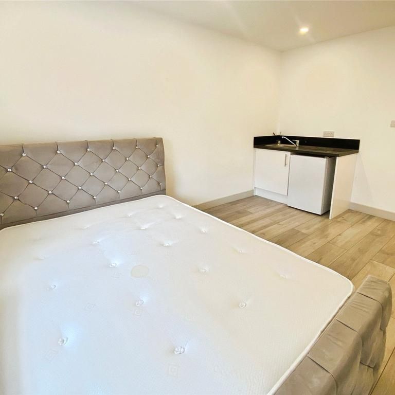 Studio to rent - Photo 1