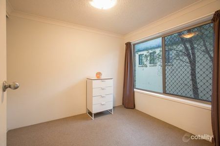 Convenient Coastal Living - Surfers Paradise - Photo 3