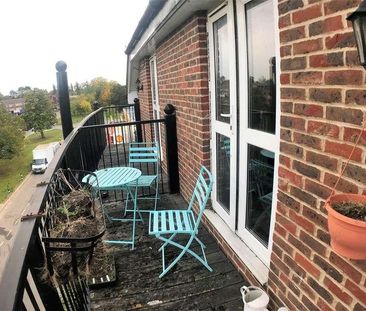 Lincoln Court, Denham Green, UB9 - Photo 3
