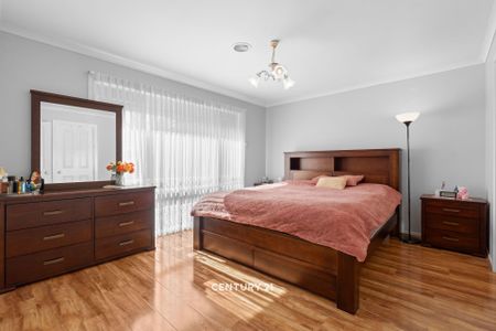 Family Home in Prime Location! - Photo 3