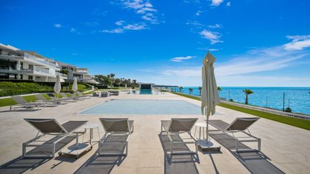 Apartment in Estepona, Costa del Sol - Photo 4