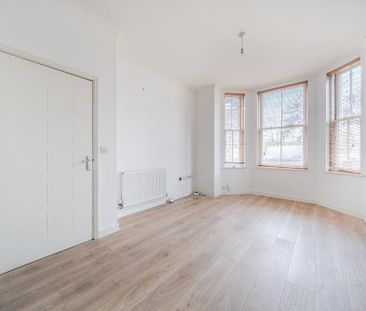 3 bedroom flat to rent - Photo 2