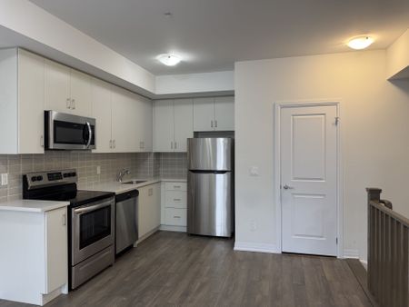 For Lease - 2635 William Jackson Drive Unit# 807, Pickering, Ontario - Photo 2