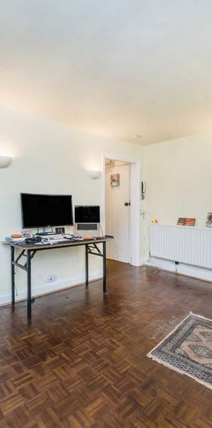 Studio to rent - Photo 1