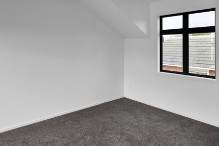 3 Bedroom Townhouse - Photo 2