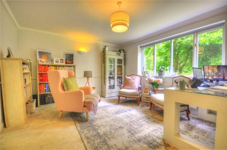 5 bedroom detached house to rent - Photo 2