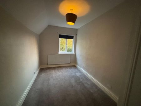 4 bedroom semi-detached house to rent - Photo 4