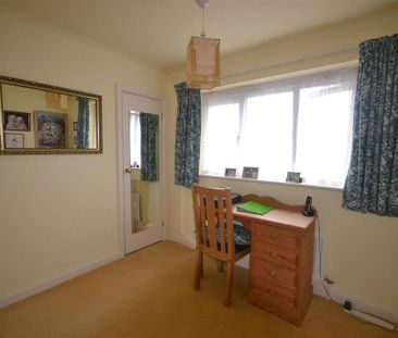 4 bedroom detached house to rent - Photo 2