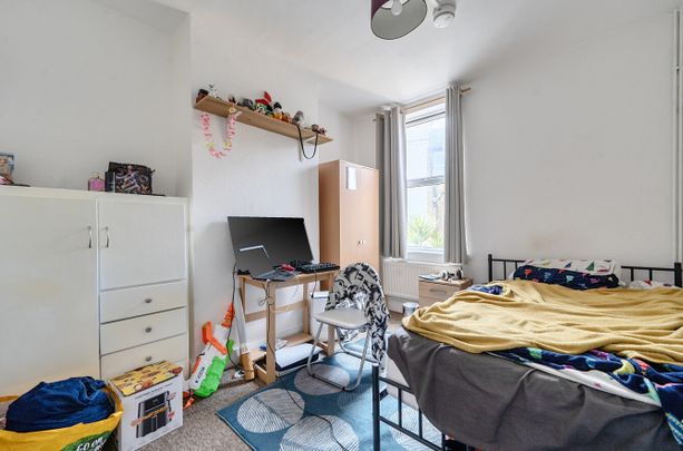 4 bedroom terraced house to rent - Photo 1