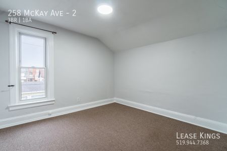 258 McKay Ave - Photo 4