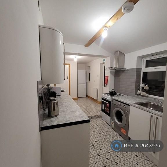1 bedroom in a house share to rent - Photo 1