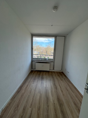 Gerade Renoviert! Schöne Wohnung mit Balkon und neuem Bad - Photo 1