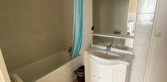 Location Appartement 1 pièce 37m² LYON 3ème - Photo 2