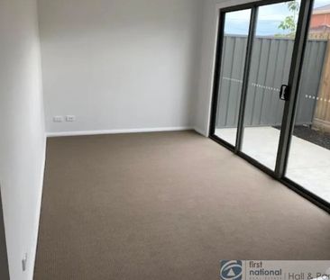 Modern Townhouse In Great Location - Photo 4