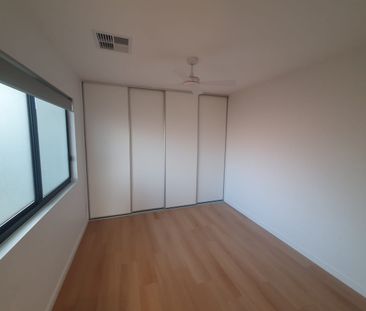 Brand new self-contained 2-bed secondary dwelling – quiet backyard ... - Photo 5