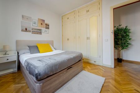 Calle de Juan Esplandiú, Madrid, Community of Madrid 28007 - Photo 4