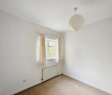 A well maintained three bedroom mid terrace house, available now, w... - Photo 6