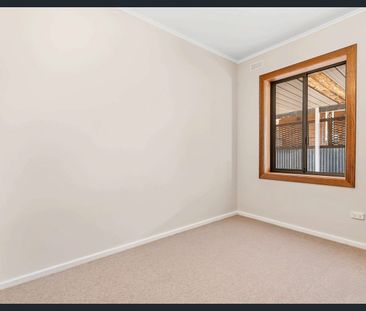 Lovely 2 Bedroom Home - Photo 2