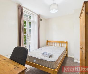 5 bedroom semi-detached house to rent - Photo 4