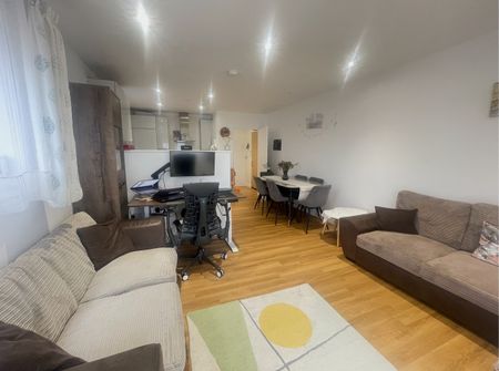 2 Bed Flat, Cezanne Road, W3 - Photo 2