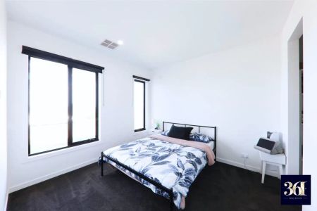 “NEAR NEW STUNNING HOME FOR RENT IN TRUGANINA CLOSE TO BACCHUS MARSH GRAMMER SCHOOL” - Photo 3