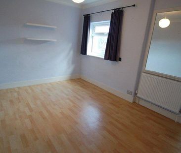 2 bedroom end of terrace house to rent - Photo 2
